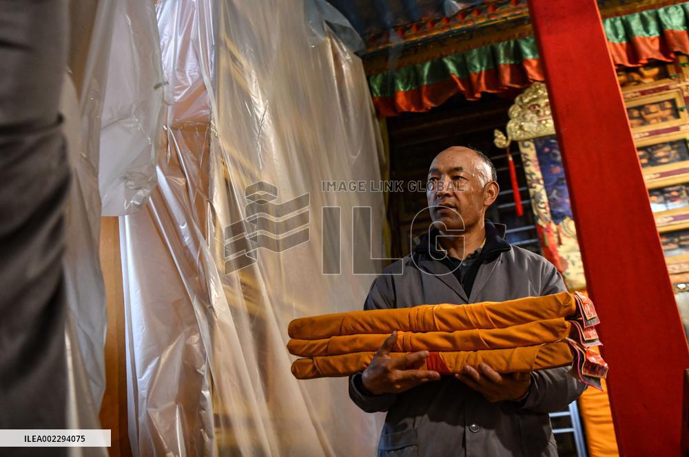 (InTibet) CHINA-TIBET-PALM-LEAF MANUSCRIPT-CONSERVATION (CN)