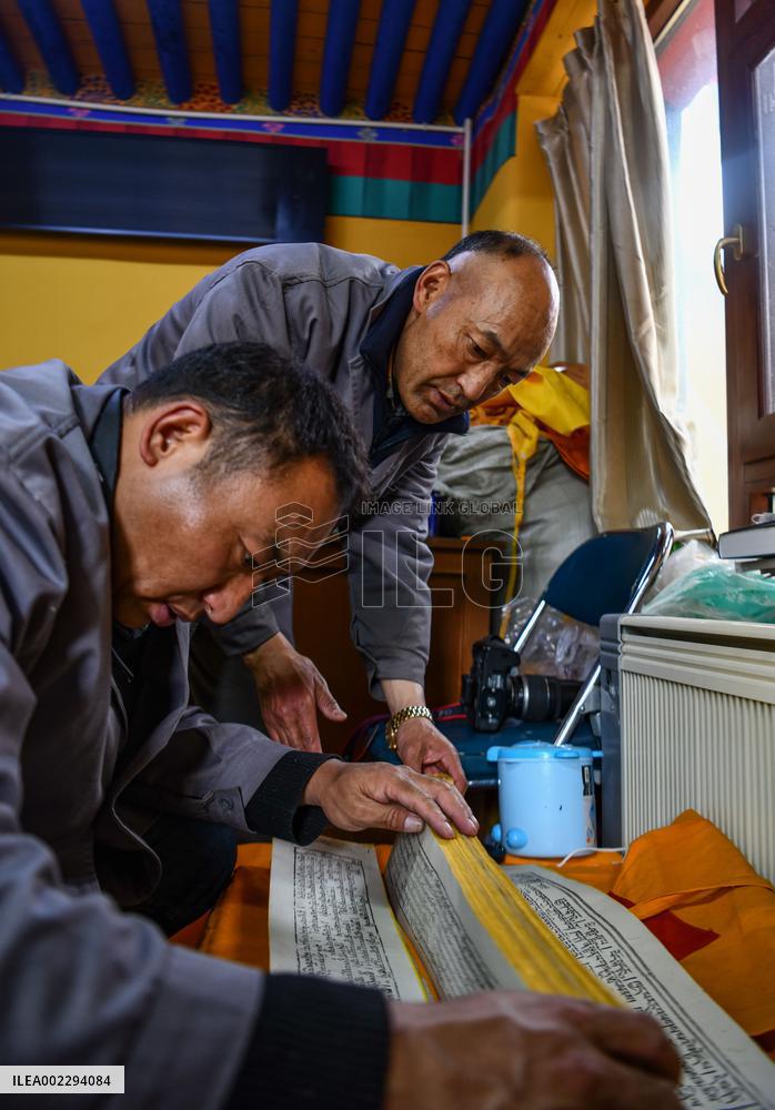(InTibet) CHINA-TIBET-PALM-LEAF MANUSCRIPT-CONSERVATION (CN)