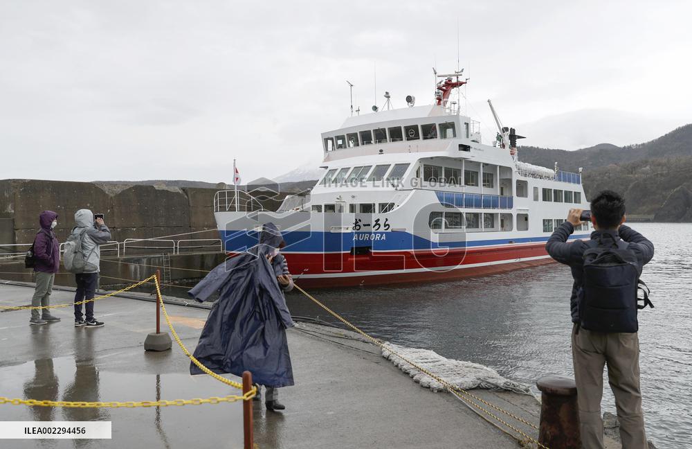 Hokkaido's Shiretoko tour boats start cruises
