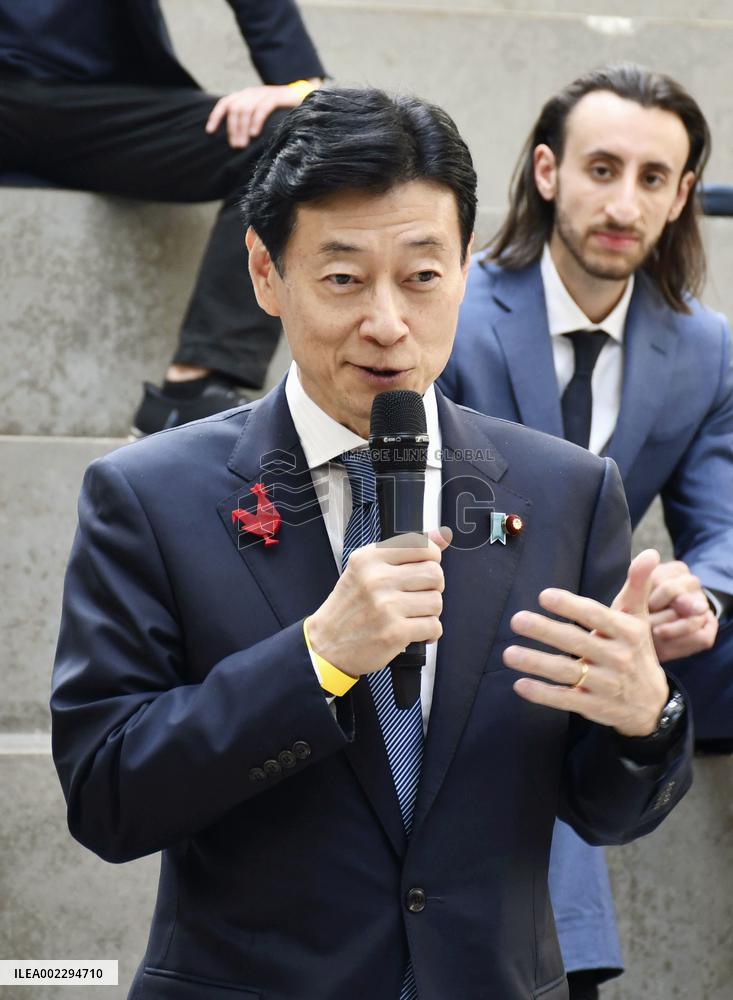 Japan economy minister Nishimura in Paris