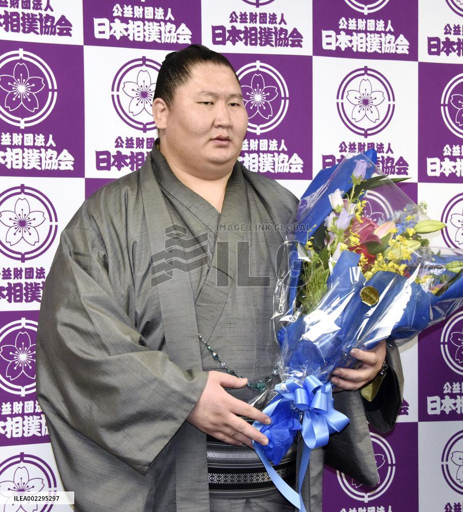 Sumo: Former sekiwake Ichinojo retires