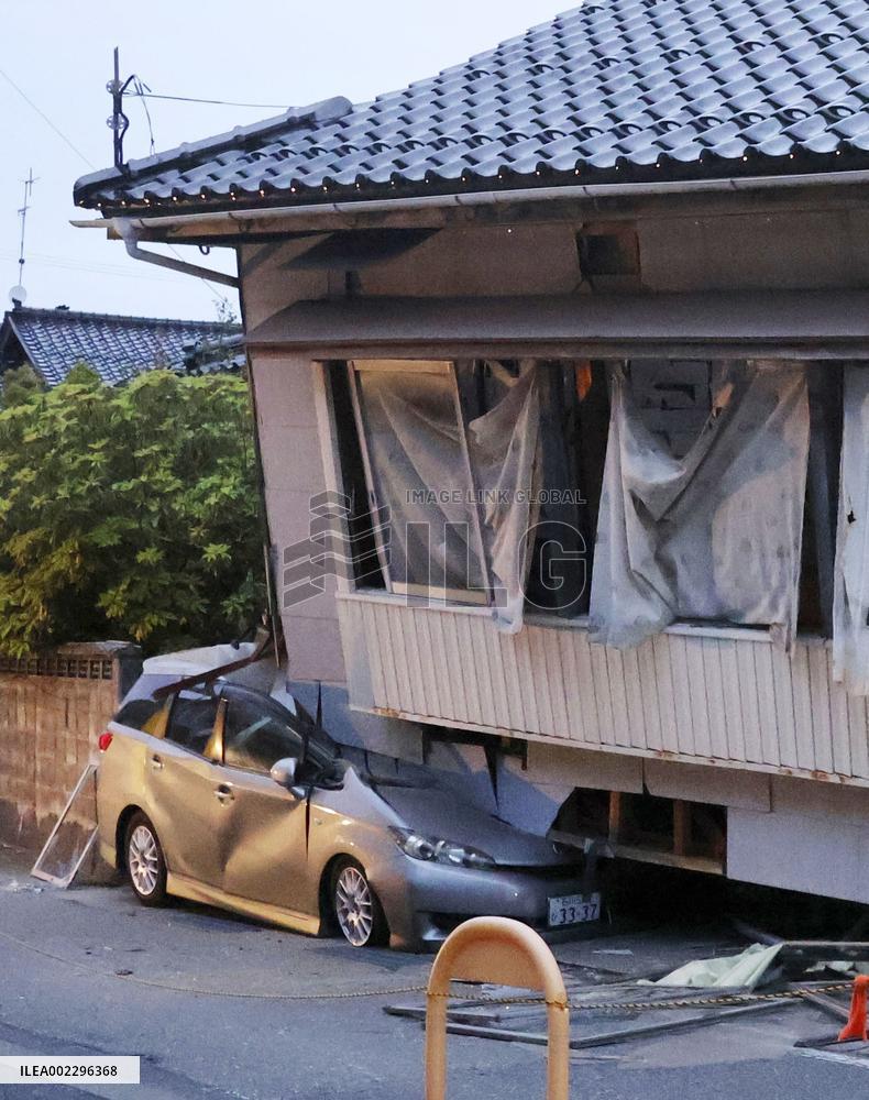 Powerful quake in central Japan