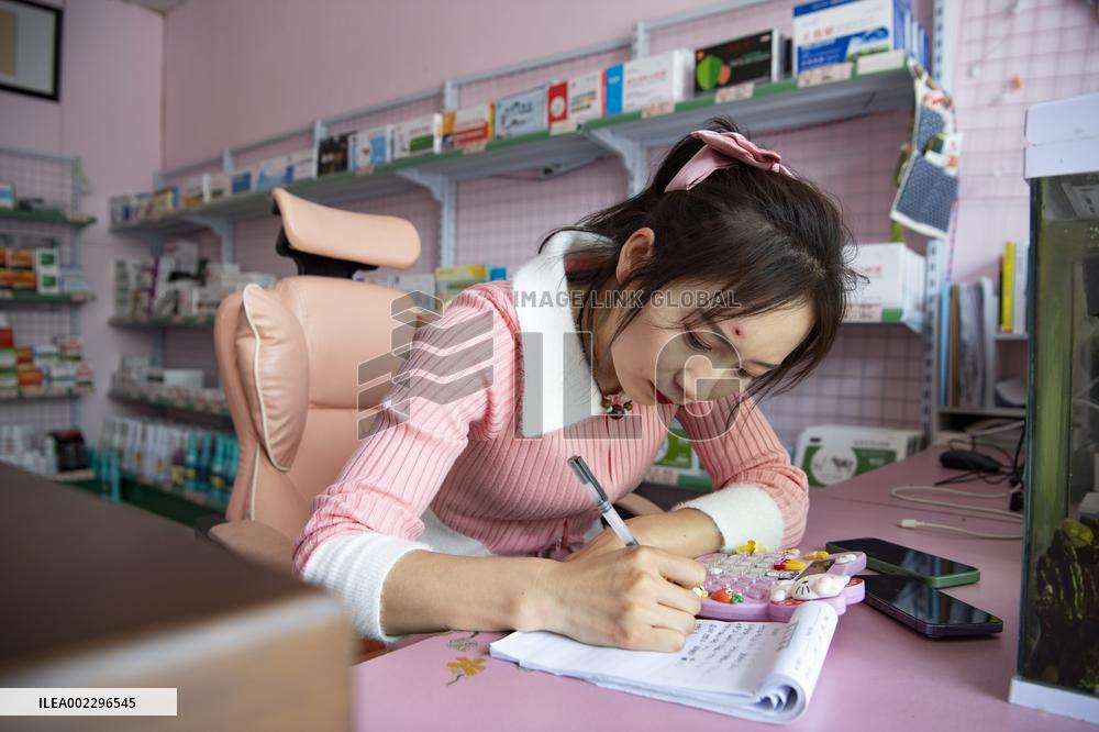 CHINA-NINGXIA-YINCHUAN-FEMALE VETERINARIAN (CN)