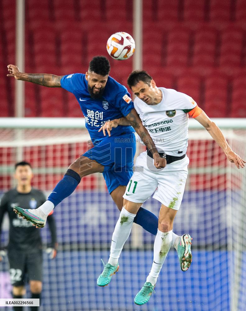(SP)CHINA-WUHAN-FOOTBALL-CSL-WUHAN THREE TOWNS VS ZHEJIANG FC (CN)