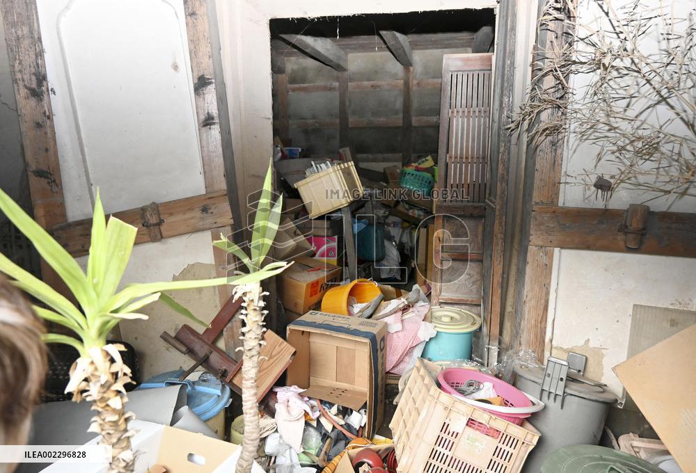 Powerful quake in central Japan