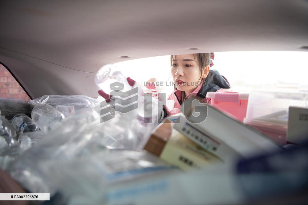 CHINA-NINGXIA-YINCHUAN-FEMALE VETERINARIAN (CN)