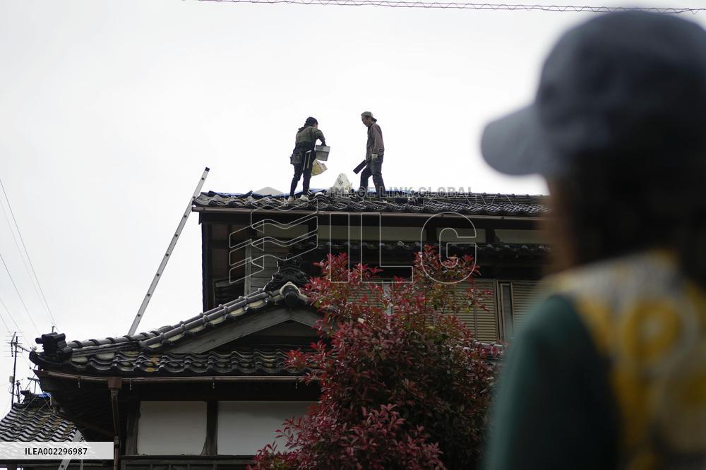 Powerful quake in central Japan