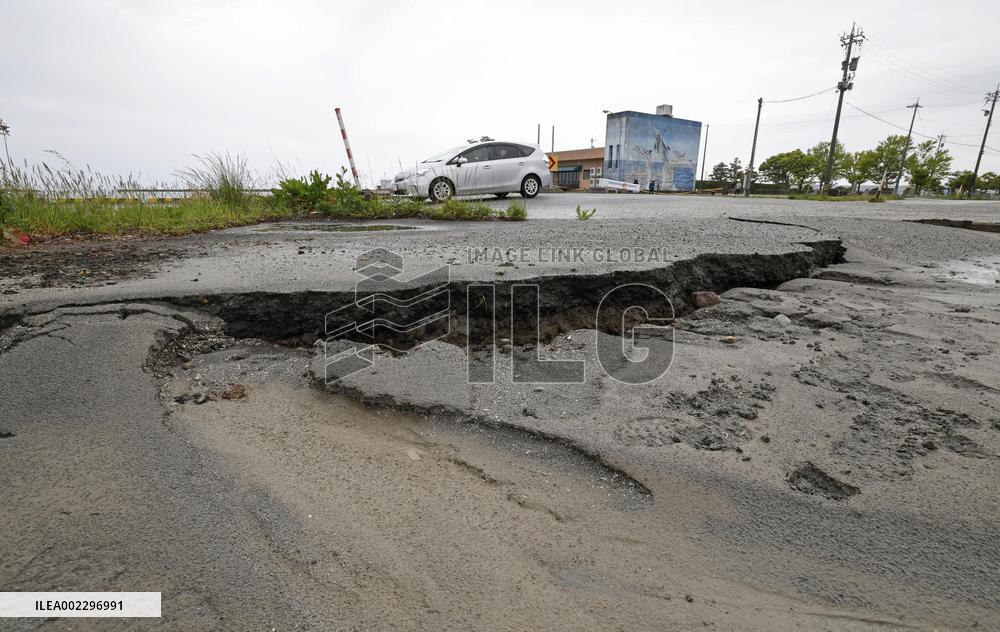 Powerful quake in central Japan