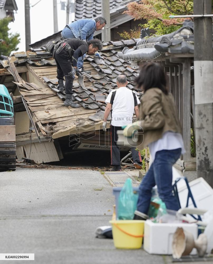 Powerful quake in central Japan