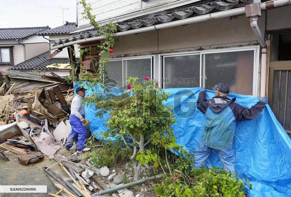 Powerful quake in central Japan
