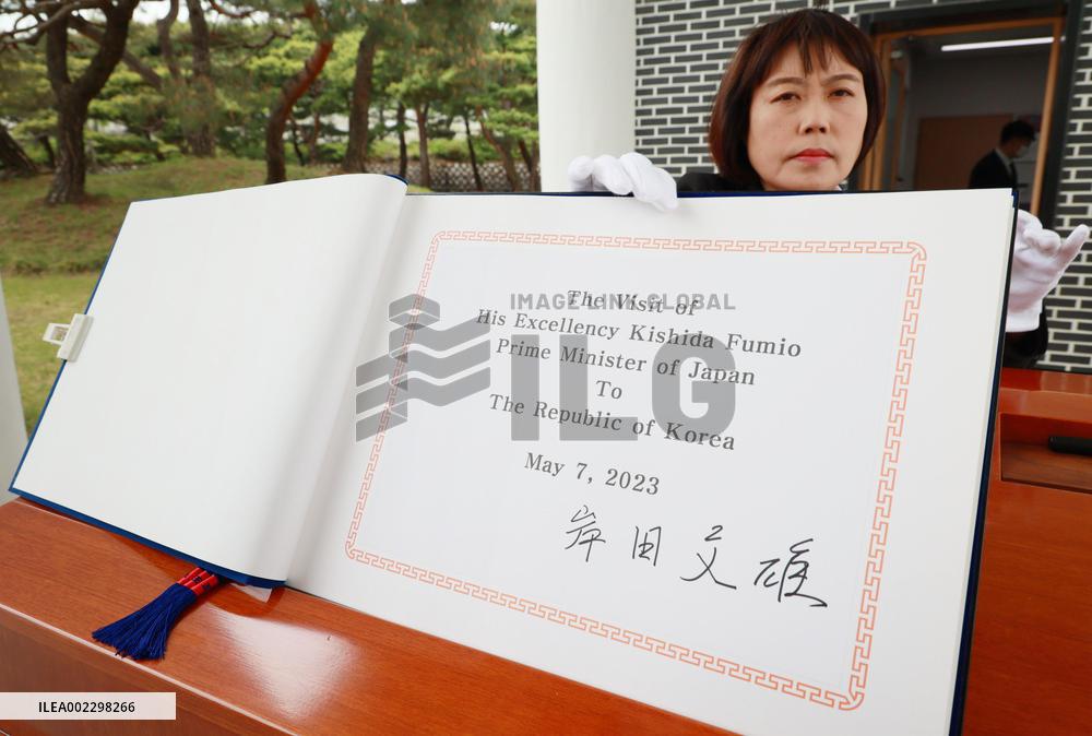 Japan PM Kishida visits Seoul