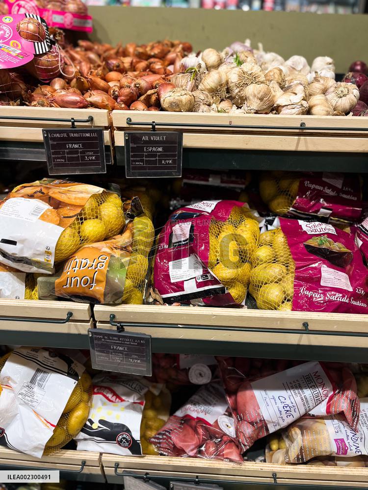Fruit And Vegetables In A Supermarket - Meudon