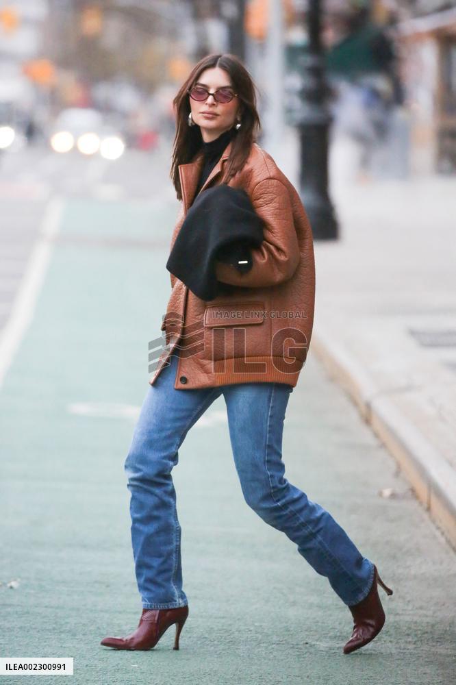 Emily Ratajkowski Out And About - NYC