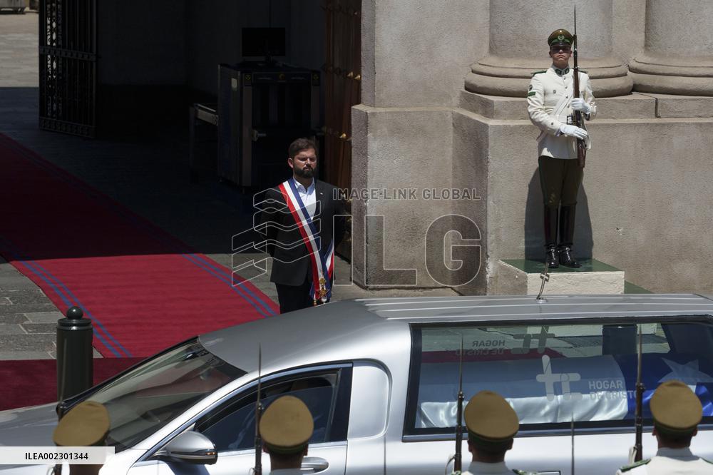 Honors coffin former President of Chile Sebastián Piñera