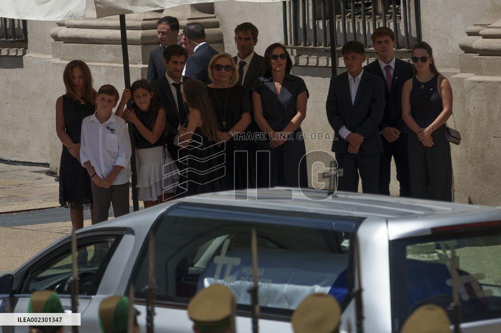 Honors coffin former President of Chile Sebastián Piñera