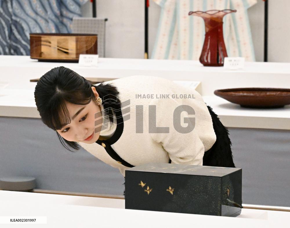 Princess Kako visits craft exhibition