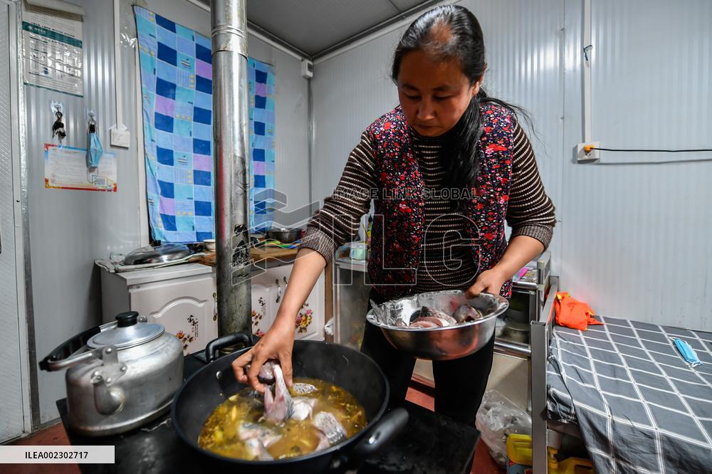 CHIHA-GANSU-QUAKE-AFFECTED RESIDENTS-LUNAR NEW YEAR (CN)