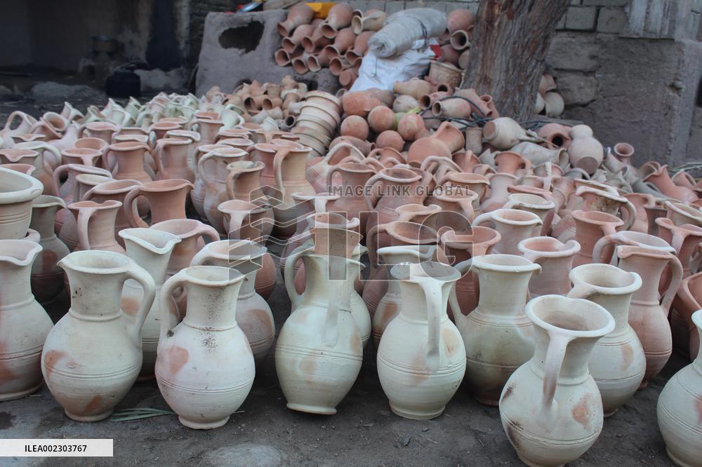 AFGHANISTAN-LAGHMAN-POTTERY