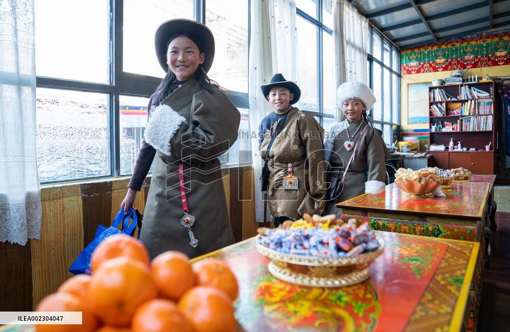 (InXizang)CHINA-XIZANG-FAMILY-TIBETAN NEW YEAR (CN)