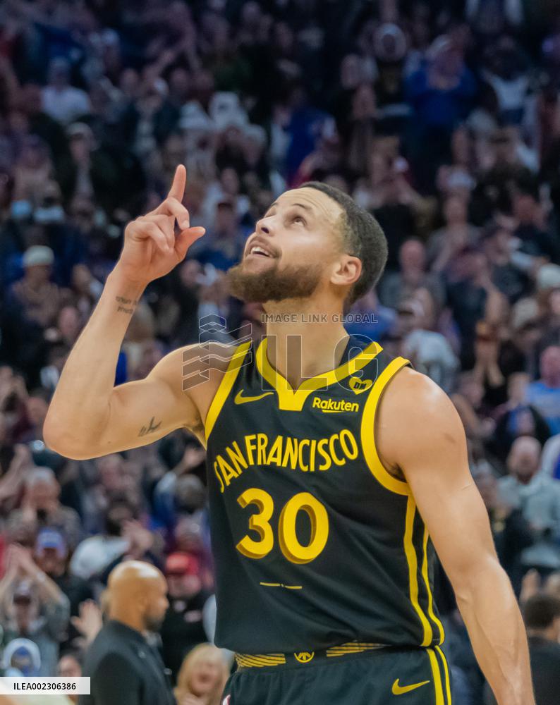 (SP)U.S.-SAN FRANCISCO-BASKETBALL-NBA-WARRIORS VS SUNS