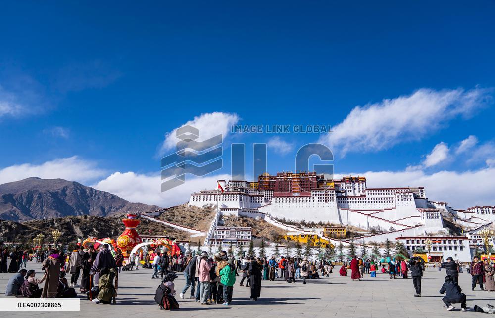 (InXizang)CHINA-XIZANG-SPRING FESTIVAL-TOURISM (CN)