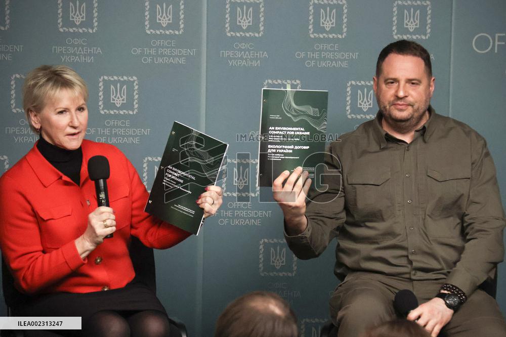 Andrii Yermak and members of International Working Group on Environmental Consequences of War meet with press