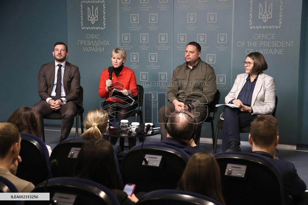 Andrii Yermak and members of International Working Group on Environmental Consequences of War meet with press