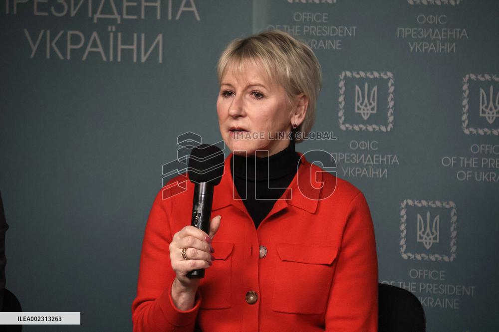 Andrii Yermak and members of International Working Group on Environmental Consequences of War meet with press