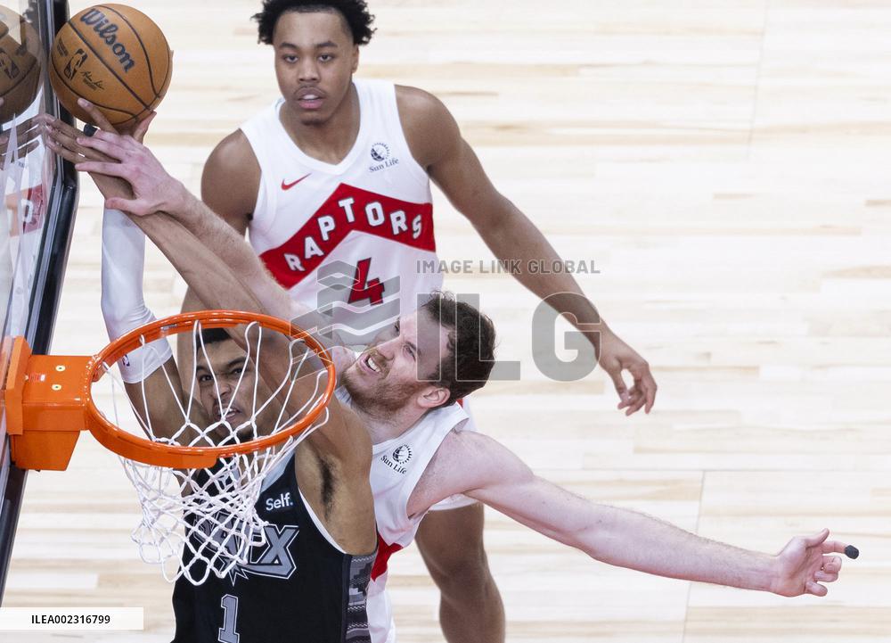 (SP)CANADA-TORONTO-BASKETBALL-NBA-SPURS VS RAPTORS