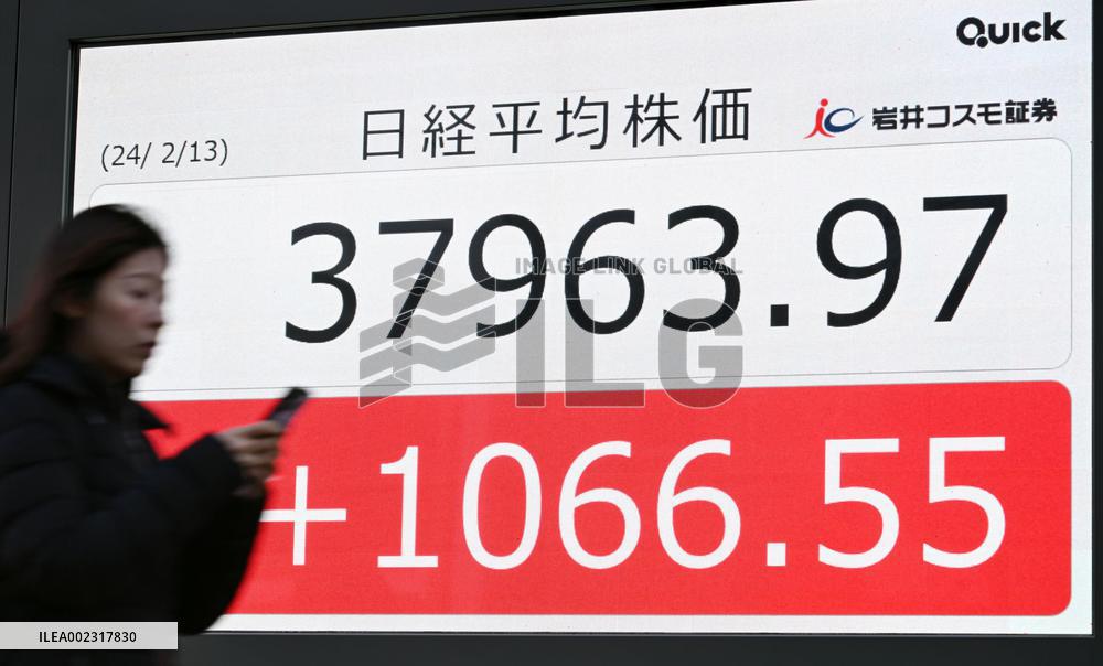 Nikkei closes at 34-year high