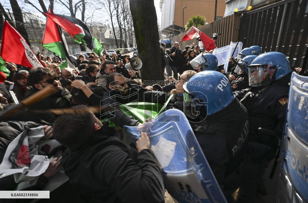 Tension in Front of the RAI Headquarters In Naples