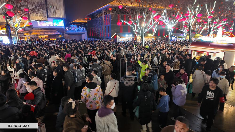 Too Many Tourists in Xi'an