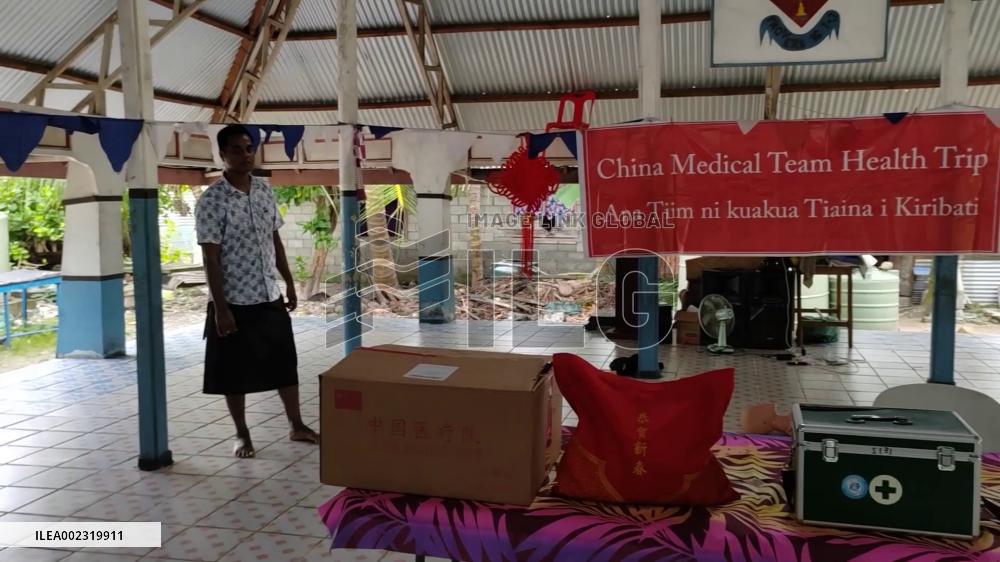 Chinese medical experts provide free services in Kiribati