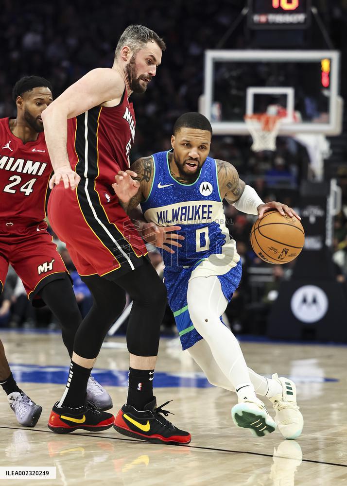 (SP)U.S.-MILWAUKEE-BASKETBALL-NBA-BUCKS VS HEAT