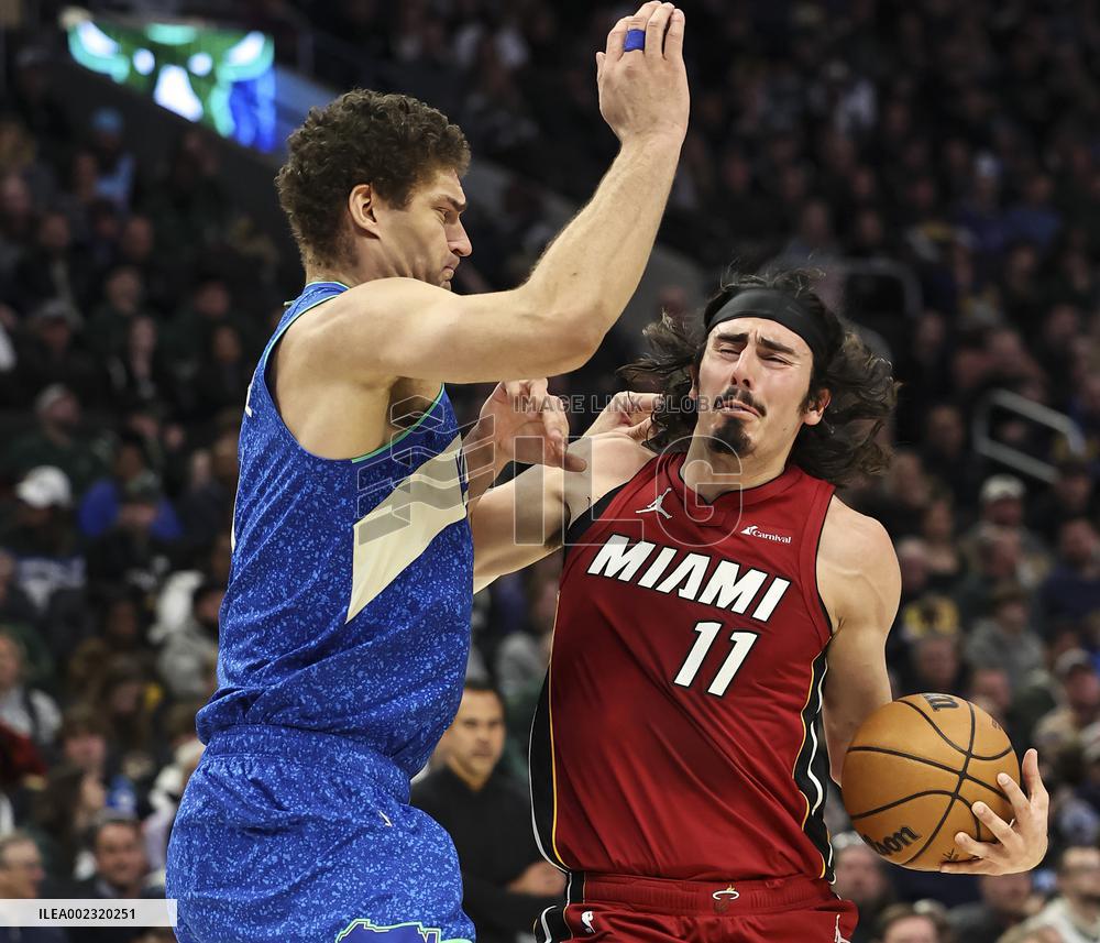 (SP)U.S.-MILWAUKEE-BASKETBALL-NBA-BUCKS VS HEAT