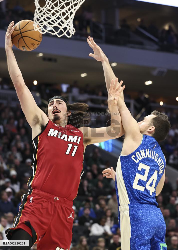 (SP)U.S.-MILWAUKEE-BASKETBALL-NBA-BUCKS VS HEAT