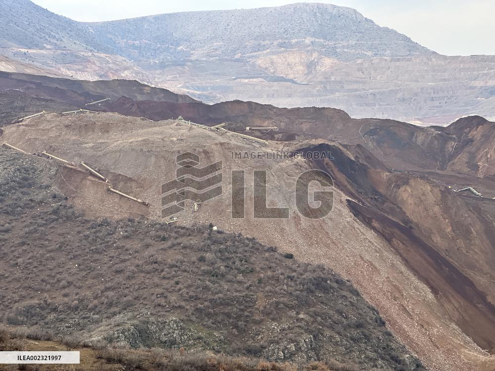 At Least 9 Workers Trapped After Landslide At Gold Mine - Turkey
