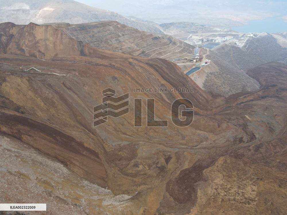 At Least 9 Workers Trapped After Landslide At Gold Mine - Turkey