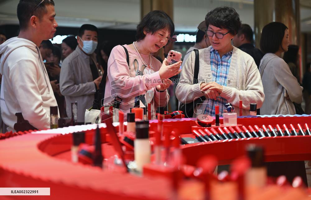 CHINA-HAINAN-SPRING FESTIVAL-DUTY-FREE CONSUMPTION (CN)