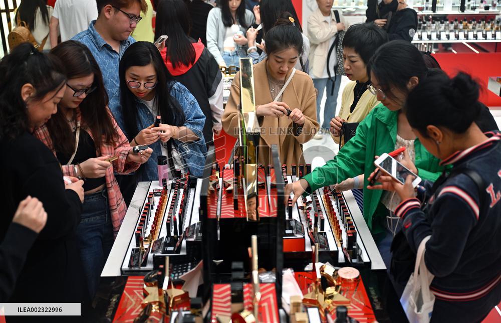 CHINA-HAINAN-SPRING FESTIVAL-DUTY-FREE CONSUMPTION (CN)