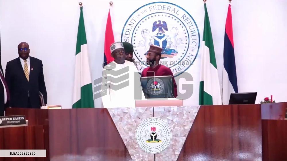 Nigerian President showers national honors on second-place AFCON finishers