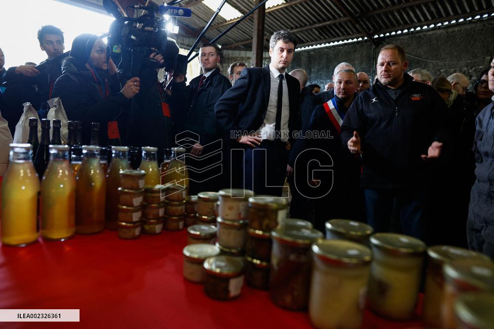 PM Attal Visits A Cattle Farm - Janvilliers