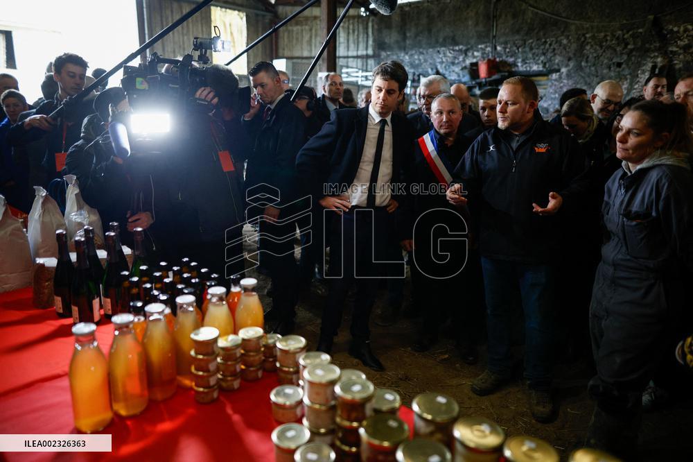 PM Attal Visits A Cattle Farm - Janvilliers