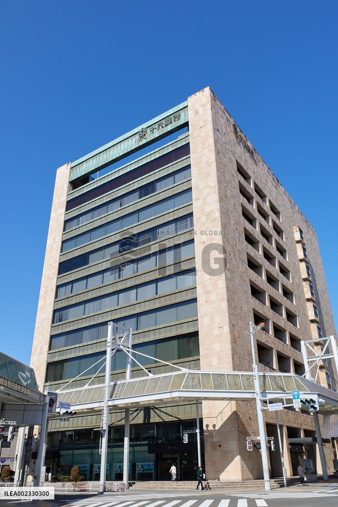 Exterior, logo, and signage of the Juroku Bank