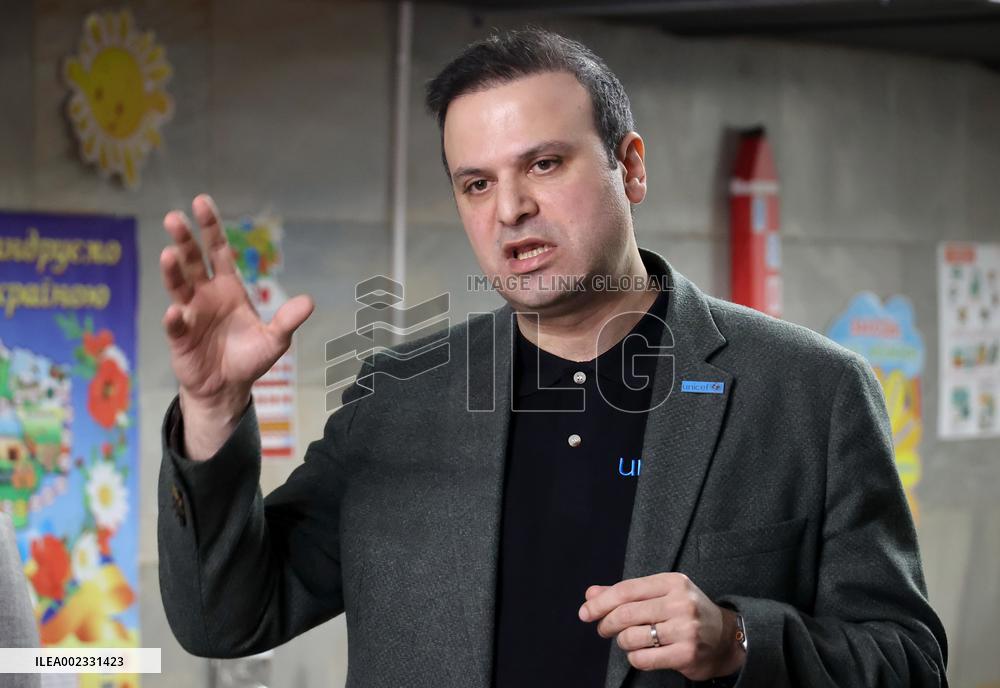 Kharkiv schoolgoers get laptops