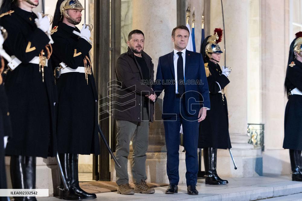 Emmanuel Macron meets with Volodymyr Zelensky - Paris