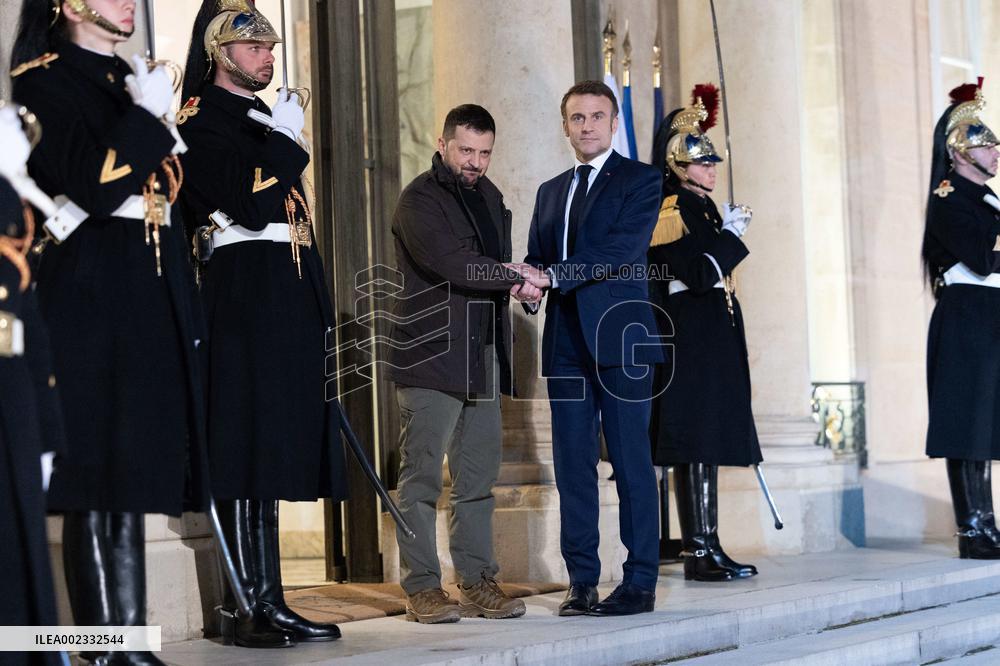 Emmanuel Macron meets with Volodymyr Zelensky - Paris