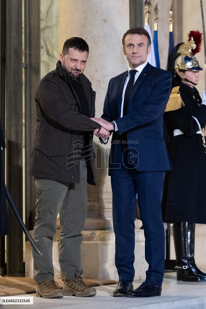 Emmanuel Macron meets with Volodymyr Zelensky - Paris