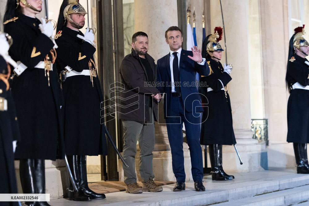 Emmanuel Macron meets with Volodymyr Zelensky - Paris