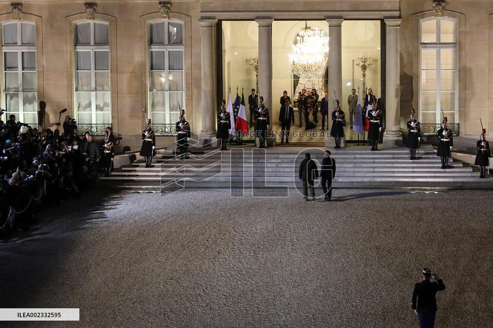 Emmanuel Macron meets with Volodymyr Zelensky - Paris